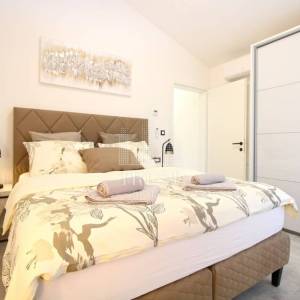 Štinjan, NOVA kuća s bazenom blizu mora