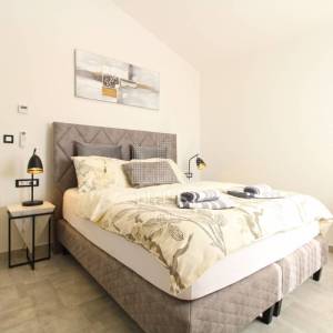 Štinjan, NOVA kuća s bazenom blizu mora