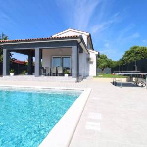 Štinjan, NOVA kuća s bazenom blizu mora