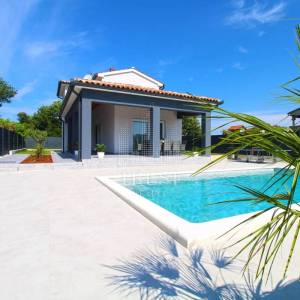 Štinjan, NOVA kuća s bazenom blizu mora