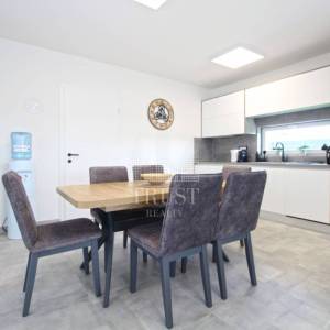 Štinjan, NOVA kuća s bazenom blizu mora