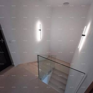 Top lokacija, Pomer! Moderna katnica sa bazenom i jaccuzi-jem!