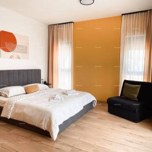 Top lokacija, Pomer! Moderna katnica sa bazenom i jaccuzi-jem!