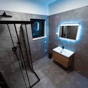 Top lokacija, Pomer! Moderna katnica sa bazenom i jaccuzi-jem!