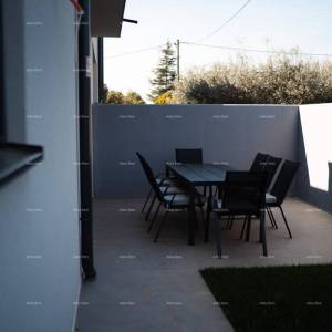 Top lokacija, Pomer! Moderna katnica sa bazenom i jaccuzi-jem!