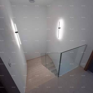 Top lokacija, Pomer! Moderna katnica sa bazenom i jaccuzi-jem!