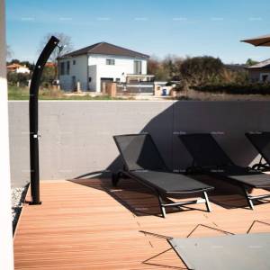 Top lokacija, Pomer! Moderna katnica sa bazenom i jaccuzi-jem!