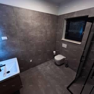 Top lokacija, Pomer! Moderna katnica sa bazenom i jaccuzi-jem!