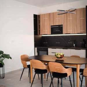 Top lokacija, Pomer! Moderna katnica sa bazenom i jaccuzi-jem!