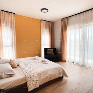 Top lokacija, Pomer! Moderna katnica sa bazenom i jaccuzi-jem!