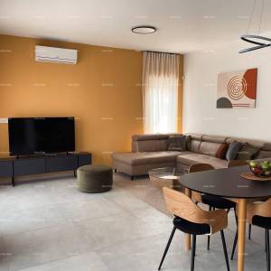 Top lokacija, Pomer! Moderna katnica sa bazenom i jaccuzi-jem!