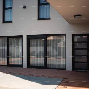 Top lokacija, Pomer! Moderna katnica sa bazenom i jaccuzi-jem!