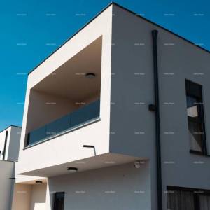 Top lokacija, Pomer! Moderna katnica sa bazenom i jaccuzi-jem!