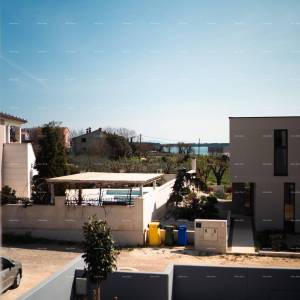 Top lokacija, Pomer! Moderna katnica sa bazenom i jaccuzi-jem!