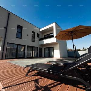 Top lokacija, Pomer! Moderna katnica sa bazenom i jaccuzi-jem!