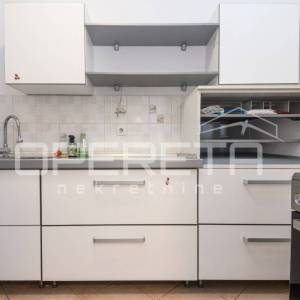 TRAŽENA LOKACIJA! KVALITETNA GRADNJA!