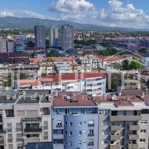 TRAŽENA LOKACIJA! KVALITETNA GRADNJA!