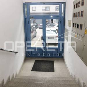 TRAŽENA LOKACIJA! KVALITETNA GRADNJA!