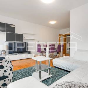 TRAŽENA LOKACIJA! KVALITETNA GRADNJA!