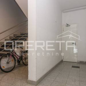 TRAŽENA LOKACIJA! KVALITETNA GRADNJA!