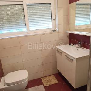 Trogir dugoročan najam 2 sobe parking