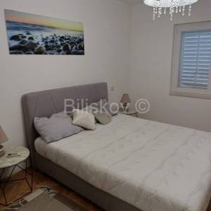 Trogir dugoročan najam 2 sobe parking