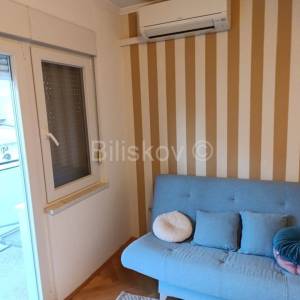 Trogir dugoročan najam 2 sobe parking