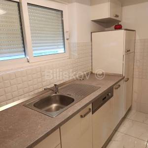 Trogir dugoročan najam 2 sobe parking