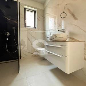 Trosoban stan, novogradnja, Pješčana uvala - pogled na more, 400m od plaže