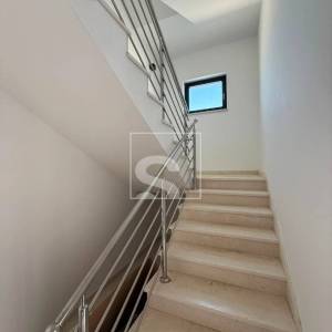 Trosoban stan, novogradnja, Pješčana uvala - pogled na more, 400m od plaže