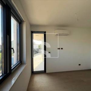 Trosoban stan, novogradnja, Pješčana uvala - pogled na more, 400m od plaže