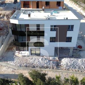 Trosoban stan, novogradnja, Pješčana uvala - pogled na more, 400m od plaže