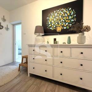 Trosoban stan, Pula, širi centar - namješten, 3. kat, garaža i parking