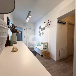 Trosoban stan, Pula, širi centar - namješten, 3. kat, garaža i parking