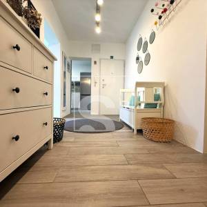 Trosoban stan, Pula, širi centar - namješten, 3. kat, garaža i parking