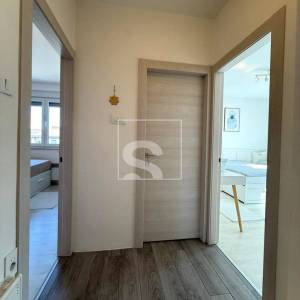 Trosoban stan, Pula, širi centar - namješten, 3. kat, garaža i parking