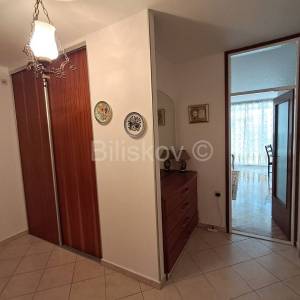 Trstenik Split dugoročan najam 2 sobe