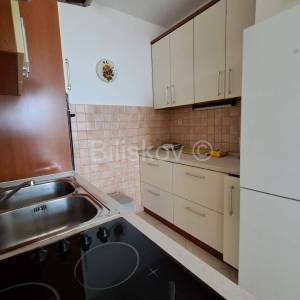 Trstenik Split dugoročan najam 2 sobe