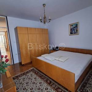 Trstenik Split dugoročan najam 2 sobe