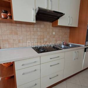 Trstenik Split dugoročan najam 2 sobe