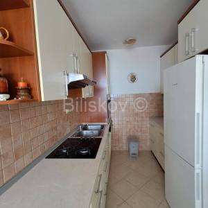 Trstenik Split dugoročan najam 2 sobe