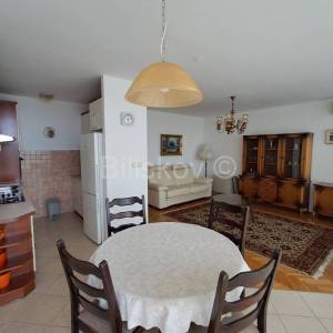 Trstenik Split dugoročan najam 2 sobe