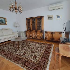 Trstenik Split dugoročan najam 2 sobe