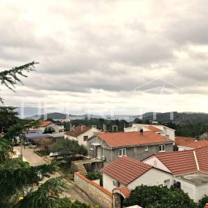 Ugodan obiteljski stan s terasom, Sveti Antun, Korčula