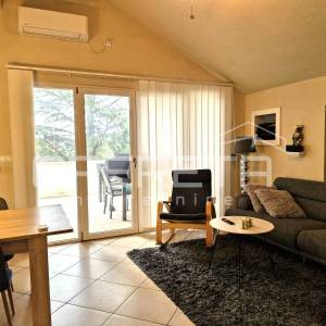 Ugodan obiteljski stan s terasom, Sveti Antun, Korčula