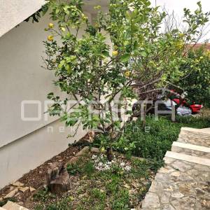 Ugodan obiteljski stan s terasom, Sveti Antun, Korčula