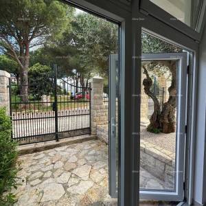 UMAG – Kuća s bazenom i tri odvojena apartmana