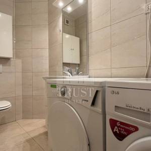 Umag, prva linija do mora, prizemni stan s vrtom i garažom