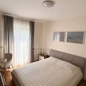 Umag, prva linija do mora, prizemni stan s vrtom i garažom