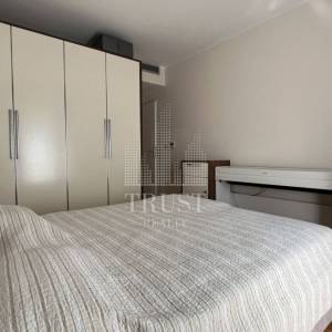 Umag, prva linija do mora, prizemni stan s vrtom i garažom